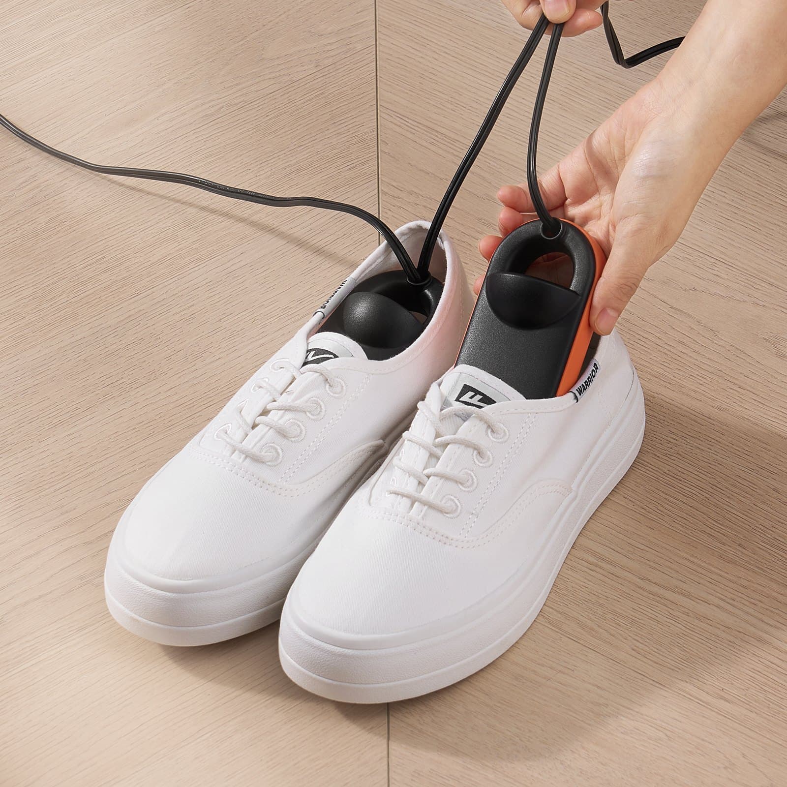 Prenosný sušič topánok, elektrický sušič topánok s UVA žiarením, deodorizačné ohrievače topánok/sušič s rýchlym a rovnomerným sušením bavlnených papúč, snehuliek, kožených topánok, plátenných topánok, ponožiek, čierny a oranžový