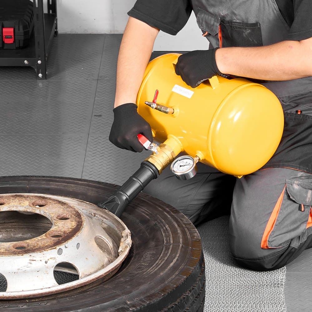 Pneumatický čistič pätiek pneumatík, 5 galónov / 18,9 l, Vysoko odolný nástroj na čistenie pätiek pneumatík, Prevádzkový tlak 87 – 116 PSI, Pneumatický čistič pätiek pneumatík pre pickupy, nákladné autá, štvorkolky, džípy, dodávky, záhradné traktory, obytné vozidlá, žlté