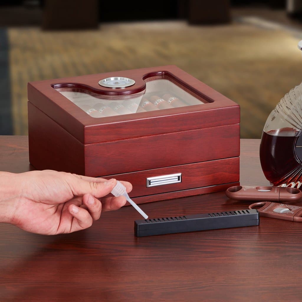 Humidor na cigary s vlhkomerom a zásuvkou