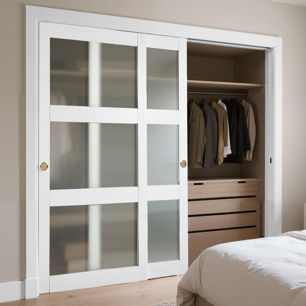 Posuvné dvere šatníka, 1829 mm (dvojité 940 mm) x 2032 mm, 3-litrové posuvné dvere z matného skla s kovaním, masívna drevená a MDF doska s vodeodolným PVC povrchom pre šatníky a spálne
