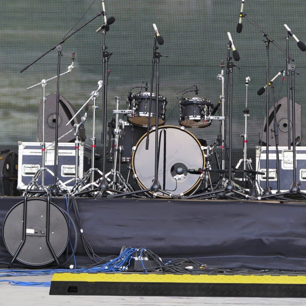 5-dielna ochrana káblov na rampu, 2 kanály, nosnosť 10 000 kg/náprava, rozmery 91,8 x 25 x 4,3 cm, odolný kryt drôtu z TPU, ochrana hadice na rampu, príjazdová cesta, dopravný spomaľovač s otvárateľným vrchným krytom z TPR, na vnútorné aj vonkajšie použitie