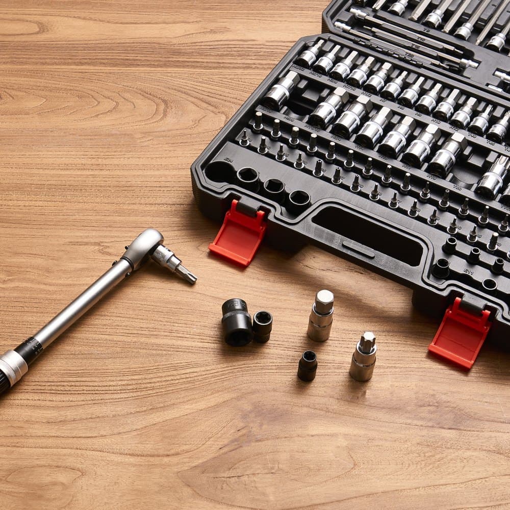 Sada bitov, 107-dielna SAE a metrická, imbus/torx/vonkajší torx/bezpečnostné/extra dlhé, legovaná oceľ S2 a oceľ Cr-V, pohony 1/4 palca, 3/8 palca a 1/2 palca, s vylepšeným úložným puzdrom, ručné použitie.